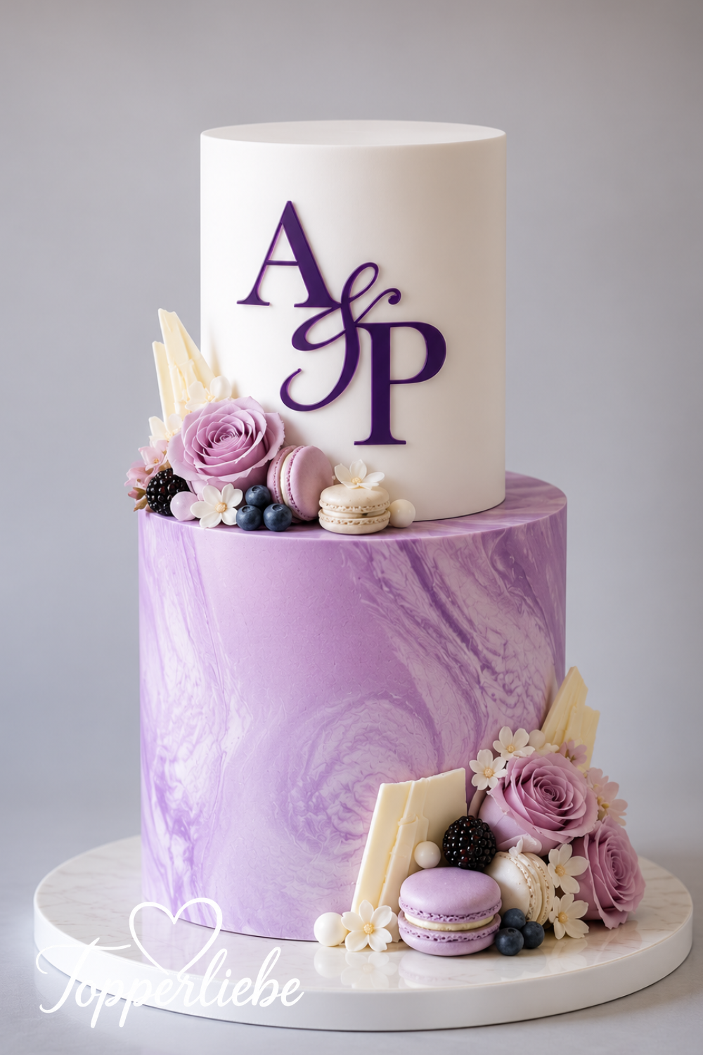 Personalisiertes Seitendekor für Torten mit Initialen AP aus violettem Acryl – elegantes Monogramm zur Tortendekoration
