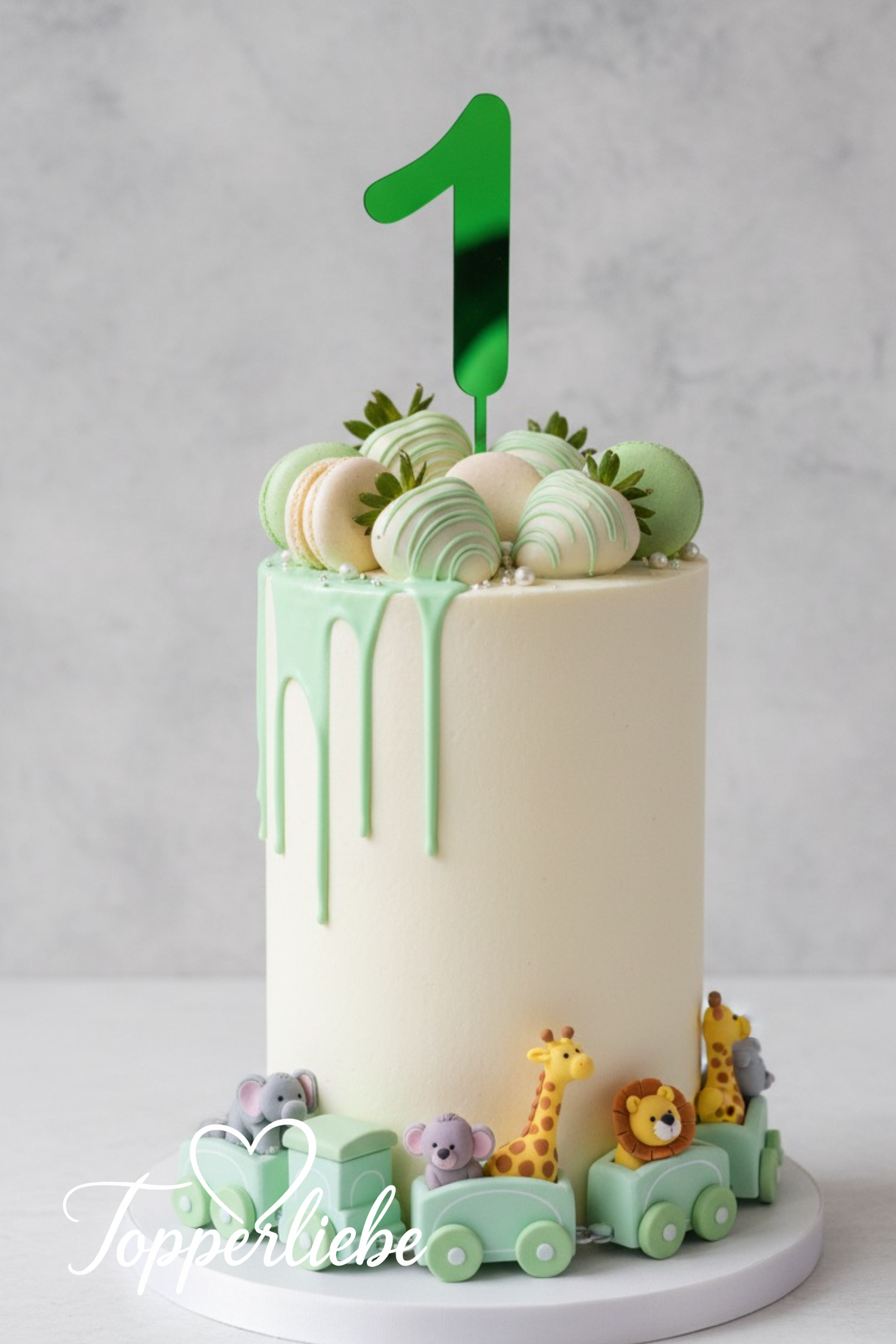 Torten Topper Zahl 1 in Spiegelacryl Grün – runde Variante 1, auf einem weißen Tort mit Safari Dekoration – Topperliebe