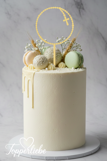 Cake Topper Rosenkranz mit Kreuz auf heller Kommuniontorte, christliche Tortendekoration in minimalistischem Stil
