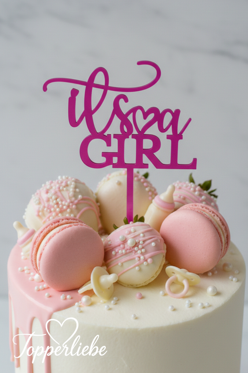 It’s a Girl Cake Topper mit Herz auf weißer Torte mit rosa Macarons und Drip, moderne Baby Shower Tortendeko für Mädchen