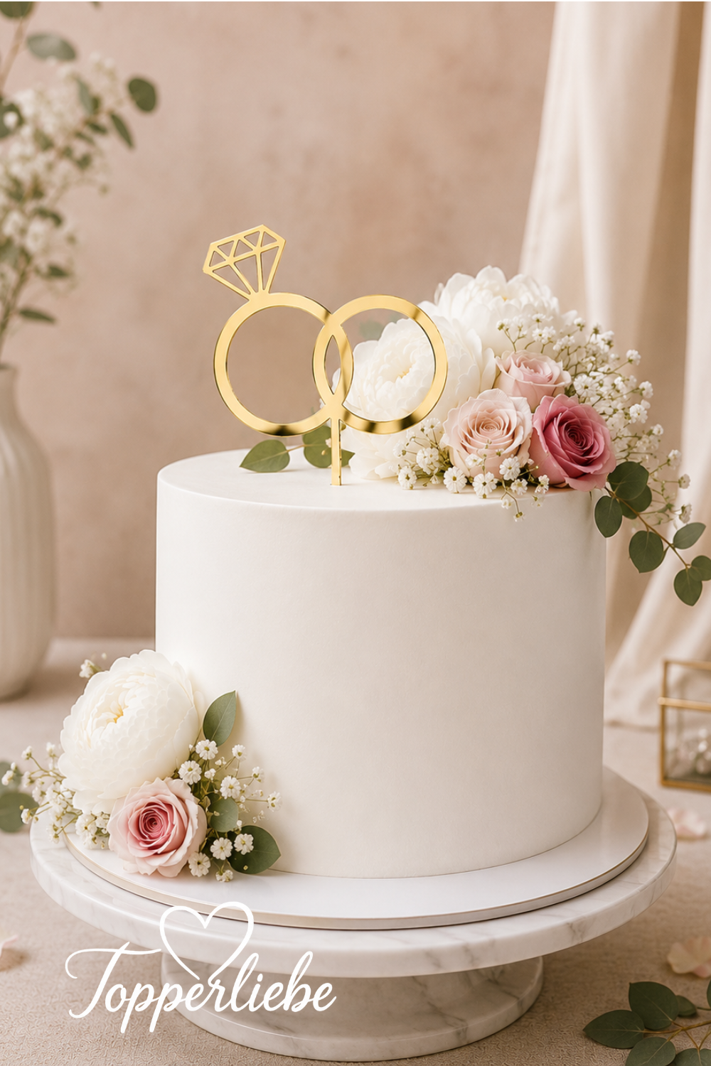 Eleganter Cake Topper in Form eines Verlobungsrings und Eherings aus Spiegelacryl als moderne Tortendekoration für Hochzeit, Verlobung und Hochzeitstorte.
