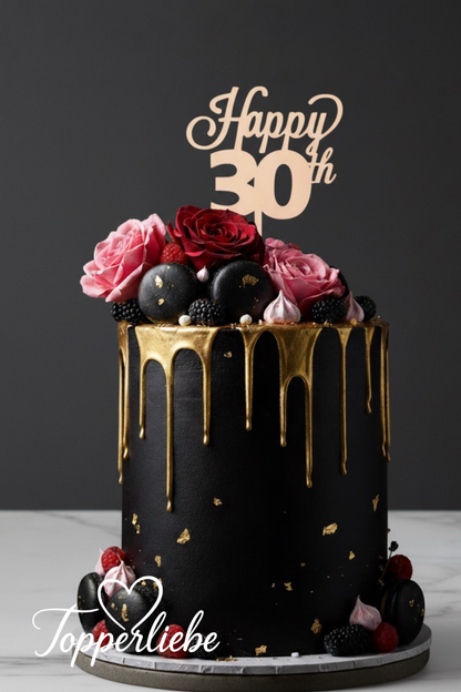 Happy 30th Topper auf schwarzer Drip Cake mit goldenen Details, Rosen und Beeren – elegante Tortendeko zum 30. Geburtstag