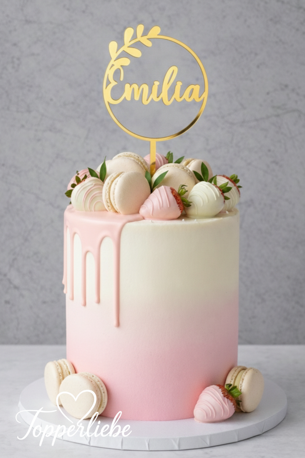 Personalisierter Cake Topper Name im Kreis mit Blättern auf Geburtstagstorte