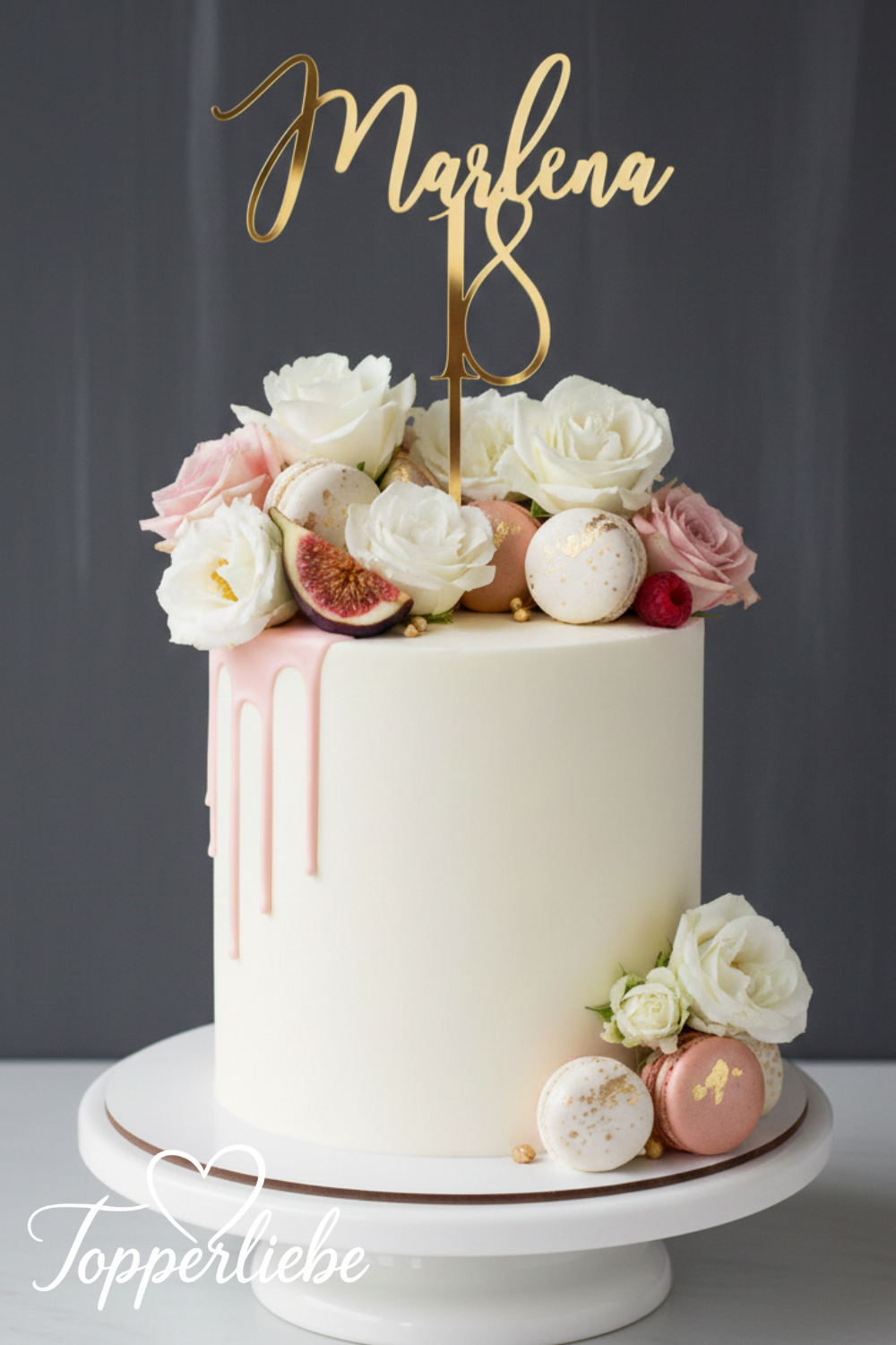 Personalisierter Cake Topper mit Name und Zahl in eleganter Schrift auf Geburtstagstorte