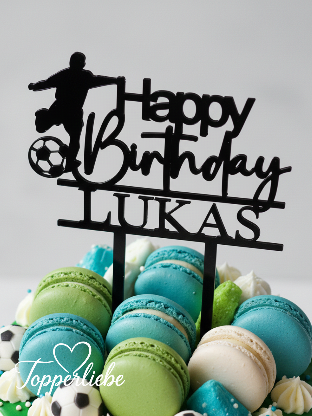 Schwarzer Fußball Cake Topper mit personalisiertem Namen als Tortendekoration