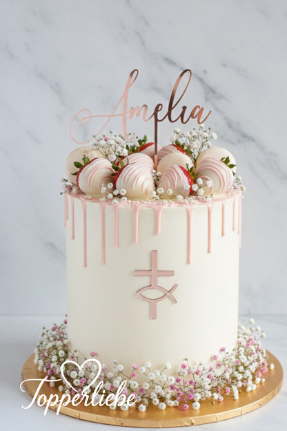 Dekor Kreuz mit Fischsymbol in Spiegelacryl Gold – religiöses Motiv für Taufe oder Kommunion, seitlich am weißen Tort platziert – Topperliebe