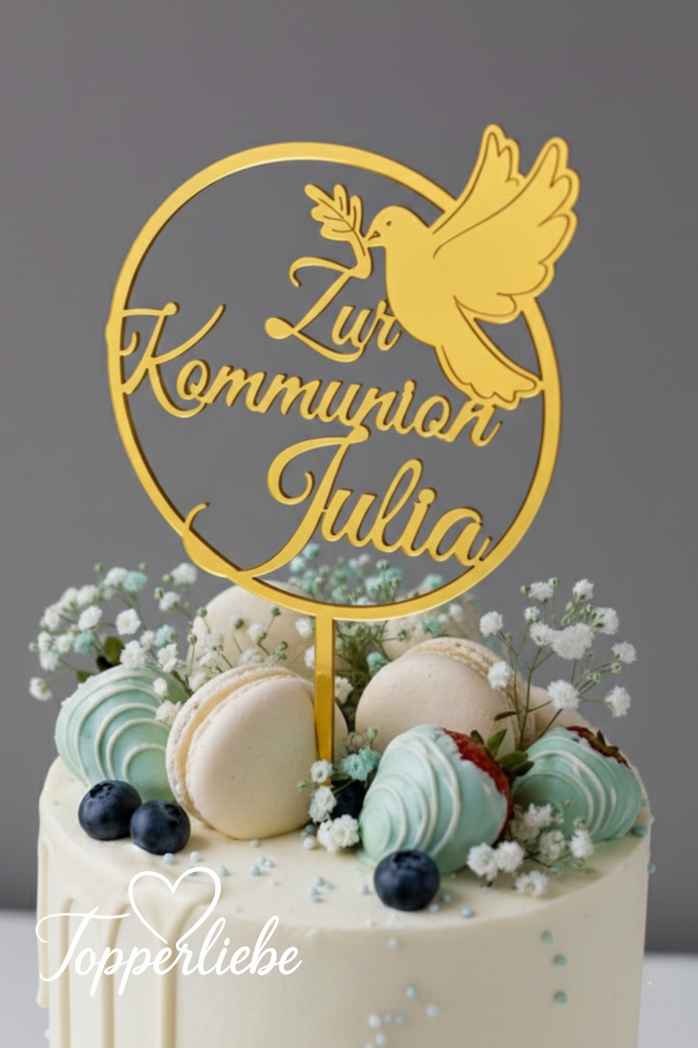 Runder Kommunion Cake Topper mit Name und Taube in Gold auf eleganter Festtorte
