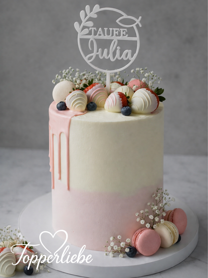 Torten Topper Taufe Fisch personalisiert mit Name auf moderner Torte